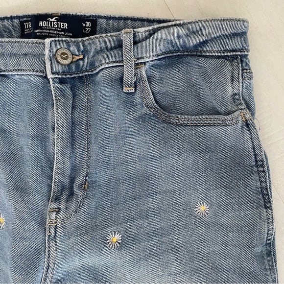 HOLLISTER Ultra High Rise Mom Jean Vintage Stretch floral Daisy Embroidery, 30” - Picture 6 of 17